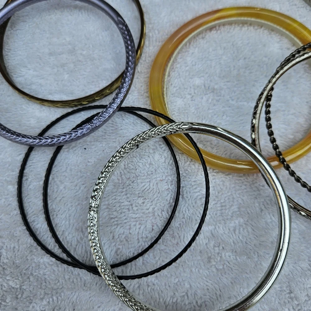 Colorful Beaded Necklace and Bracelet Set - Picture 11 of 16